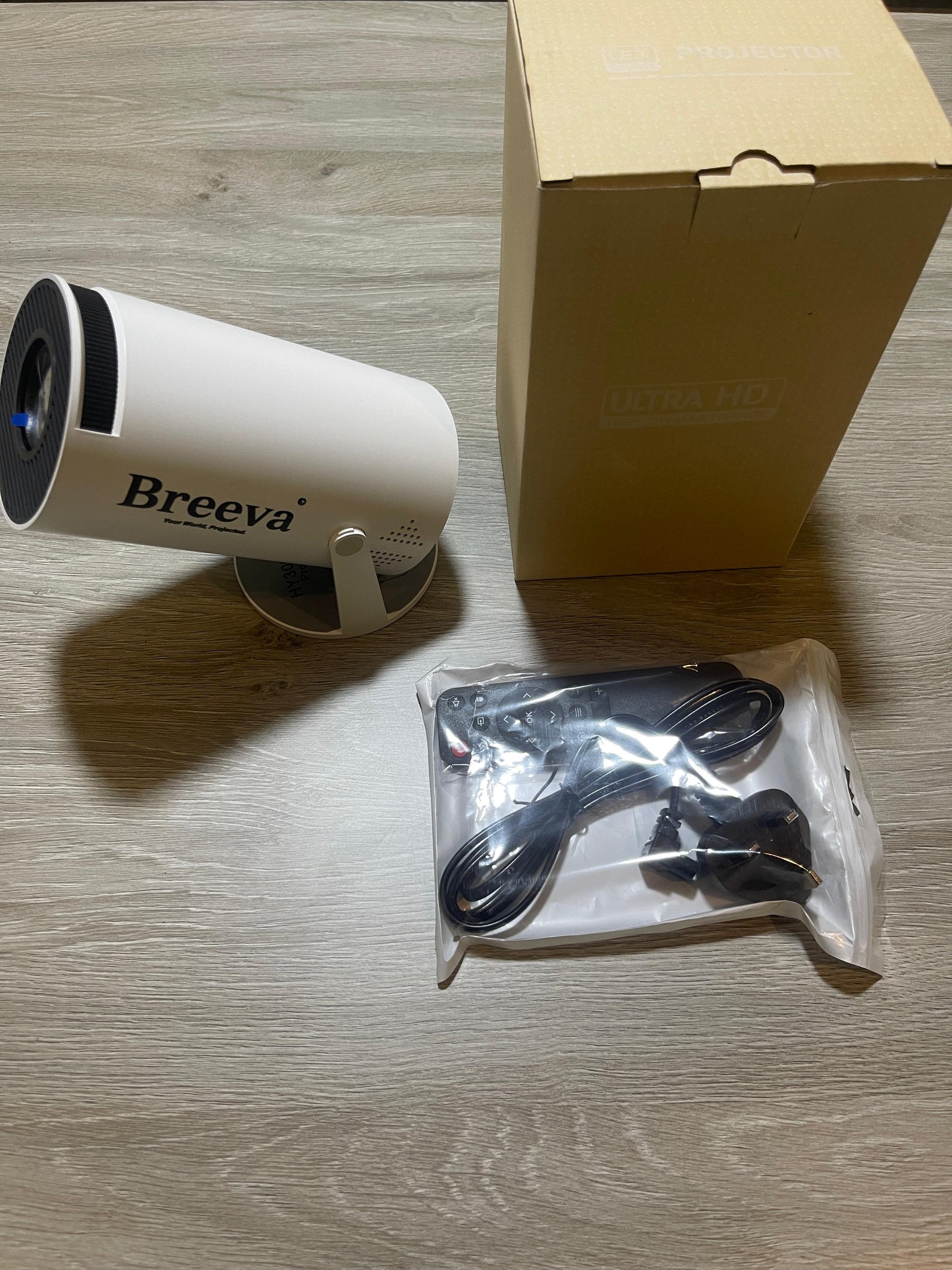 Breeva's HY300 PRO Android Projector