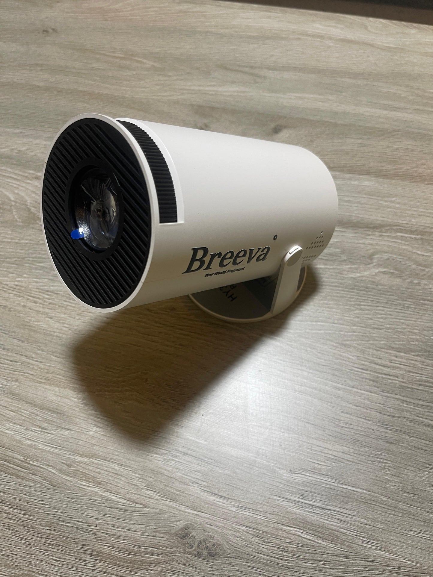 Breeva's HY300 PRO Android Projector