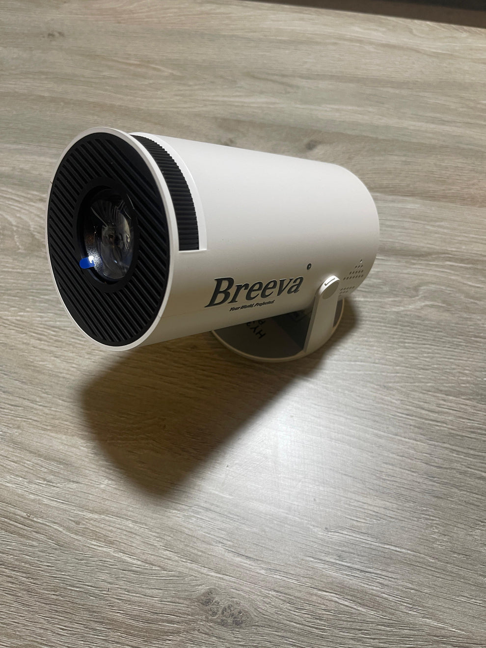 Breeva's HY300 PRO Android Projector 